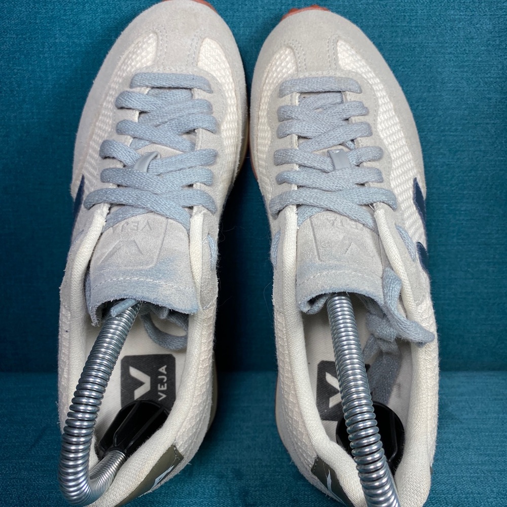 ❌SOLD❌Size 5 - Women’s Veja Fashion Sneakers - Picture 7 of 9